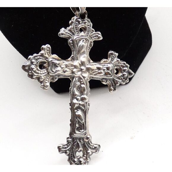 Vintage Sterling Repousse Flower Design Large Cross 20" Pendant Necklace 23.09g - Picture 1 of 4